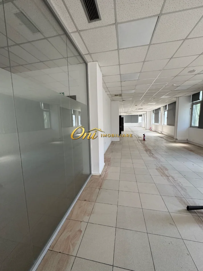 Tirane, jepet me qera zyre Kati 1, 540 m² 7.000 € (BLLOK)