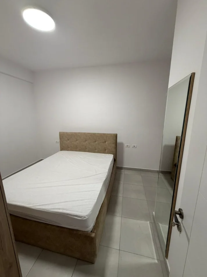 Tirane, jepet me qera apartament 2+1 Kati 5, 80 m² 600 € (GOLDEN PARK)