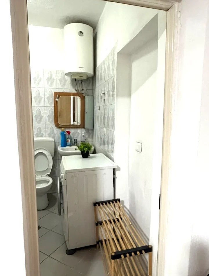 Jepet me Qera Garsoniere tek Rruga 5 Maji,  320 MIJE LEKE