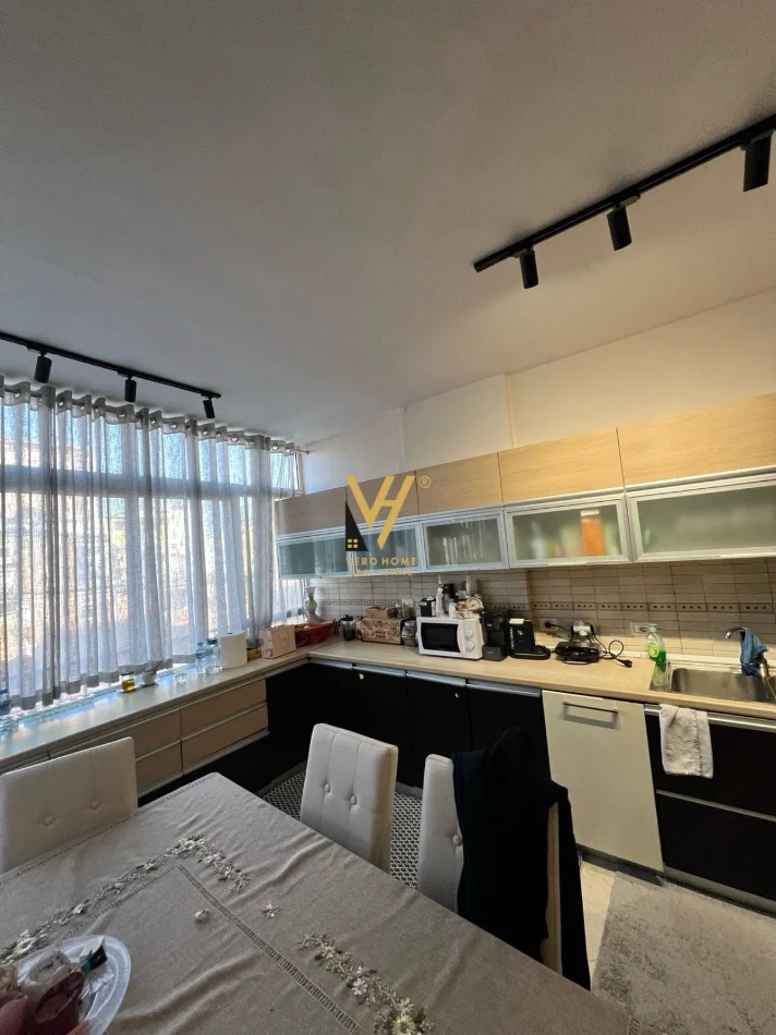 Tirane, jepet me qera apartament 2+1+Ballkon Kati 2, 114 m² 920 € (RRUGA E KOSOVAREVE)