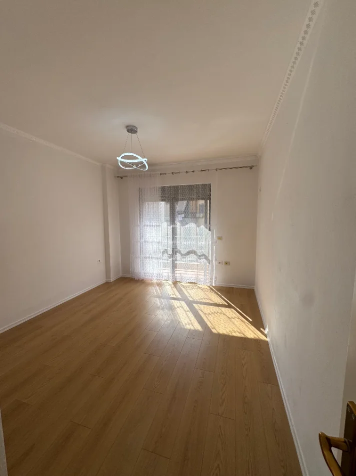 Tirane, shitet apartament 2+1 Kati 2, 78 m² 13.000.000 LEKE (Fresk, pranë Restorant Freskut)