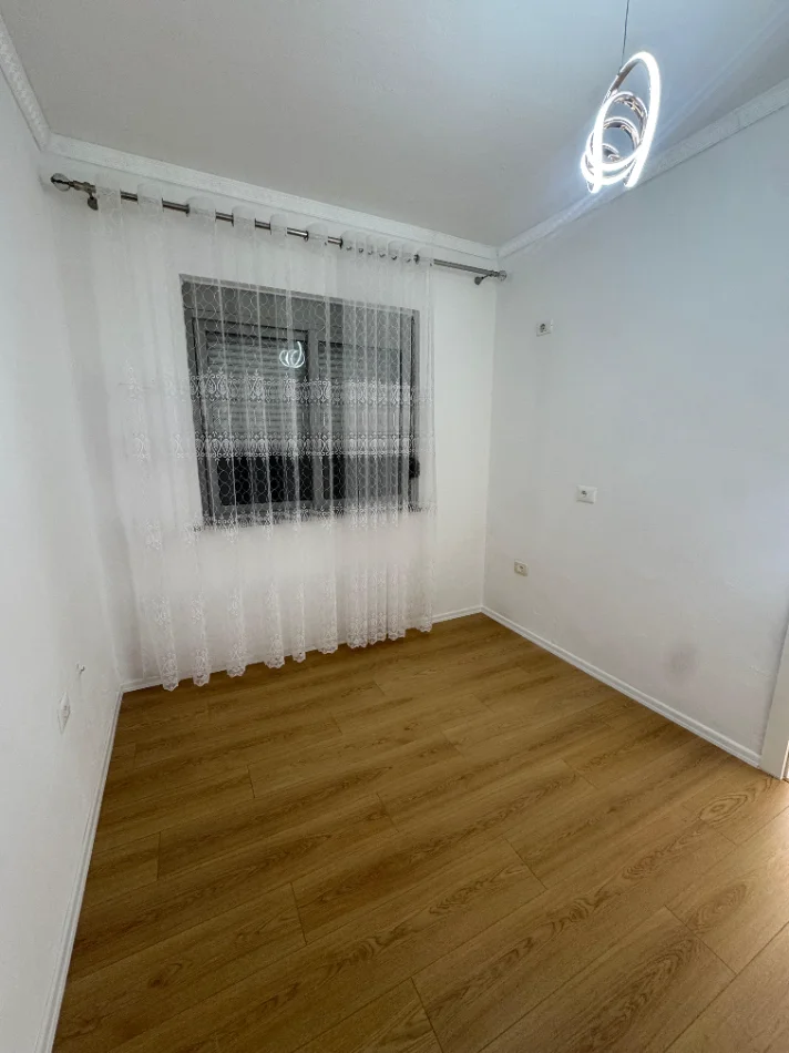 Tirane, shitet apartament 2+1+2+Ballkon Kati 1, 78 m² 139.000 € (Fresk)