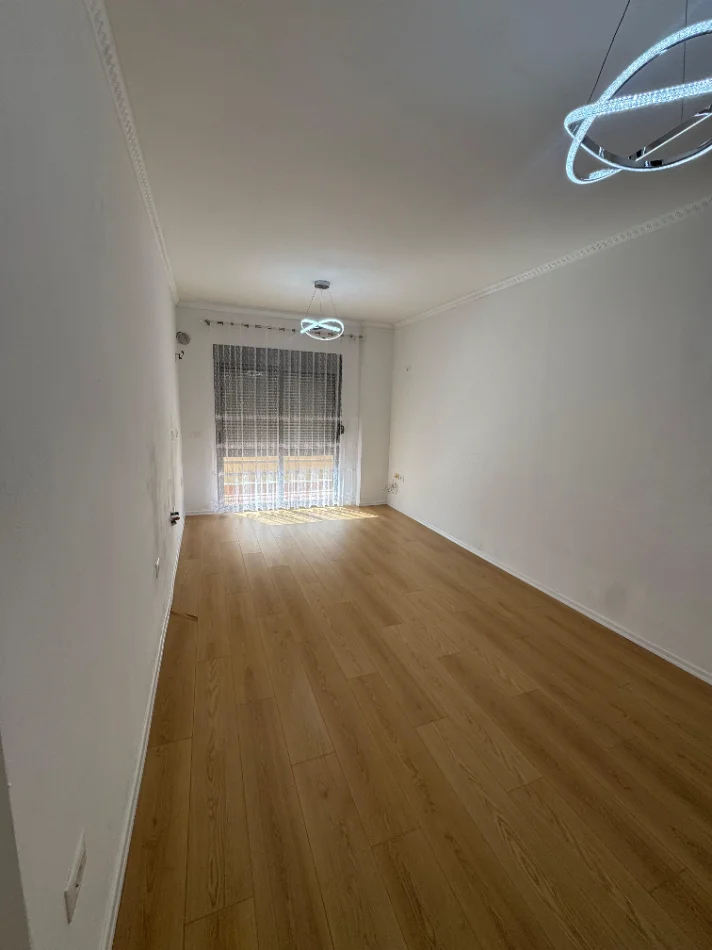 Tirane, shitet apartament 2+1+2+Ballkon Kati 1, 78 m² 139.000 € (Fresk)