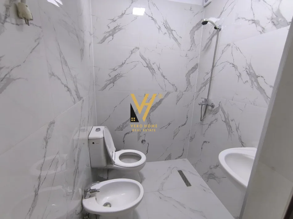 Tirane, shitet apartament 1+1+Ballkon Kati 2, 35 m² 72.000 € (FRESKU)