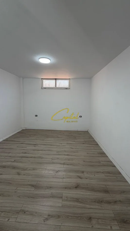 Tirane, jepet me qera zyre Kati 3, 130 m² 800 € (ISH EKSPOZITA)