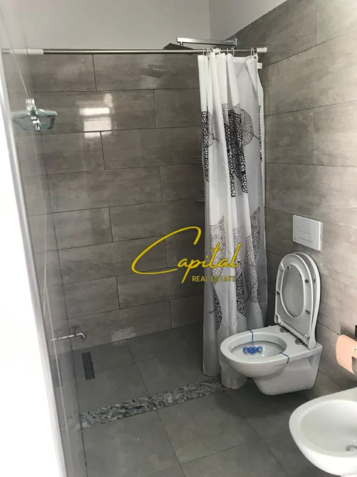 Tirane, jepet me qera apartament 1+1 Kati 1, 70 m² 400 € (ISH TREGU ELEKTRIK)