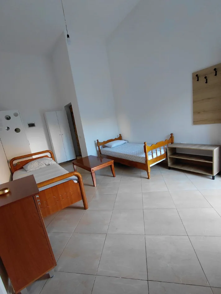 Tirane, jepet me qera shtepi 1+1 Kati 0, 47 m² 250 € 