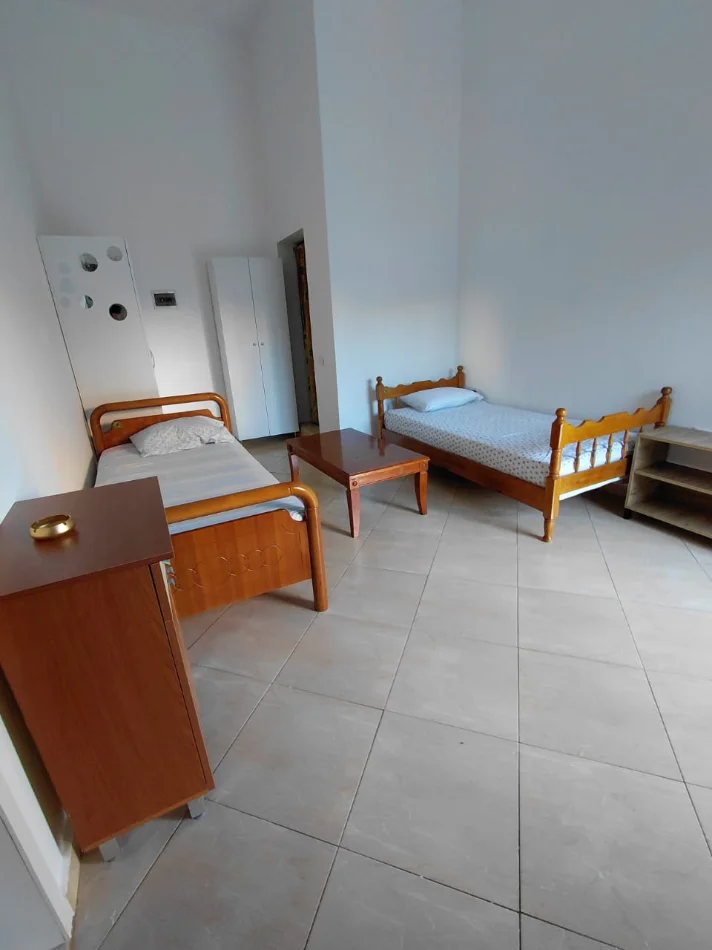 Tirane, jepet me qera shtepi 1+1 Kati 0, 47 m² 250 € 