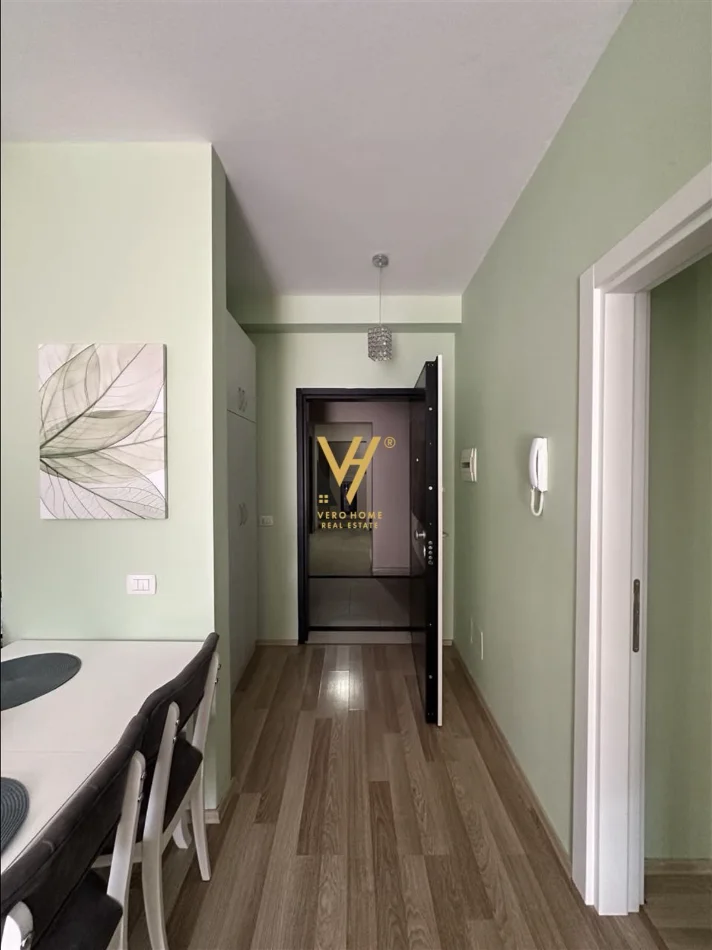 Tirane, jepet me qera apartament 1+1+Ballkon Kati 3, 60 m² 700 € (QENDER)