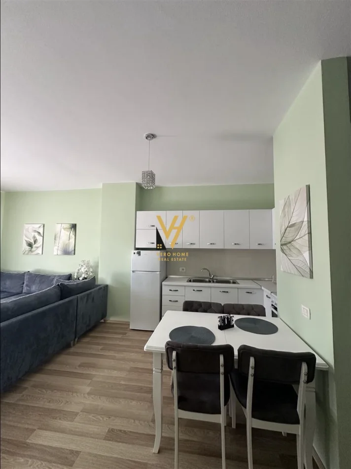 Tirane, jepet me qera apartament 1+1+Ballkon Kati 3, 60 m² 700 € (QENDER)
