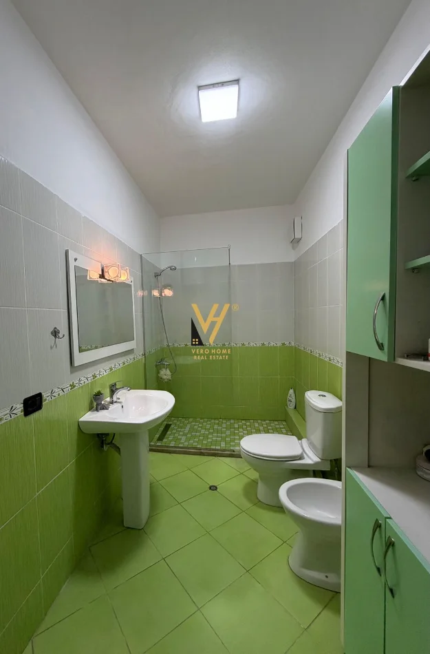 Tirane, jepet me qera apartament 2+1+Ballkon Kati 5, 895 m² 570 € (ASTIR)