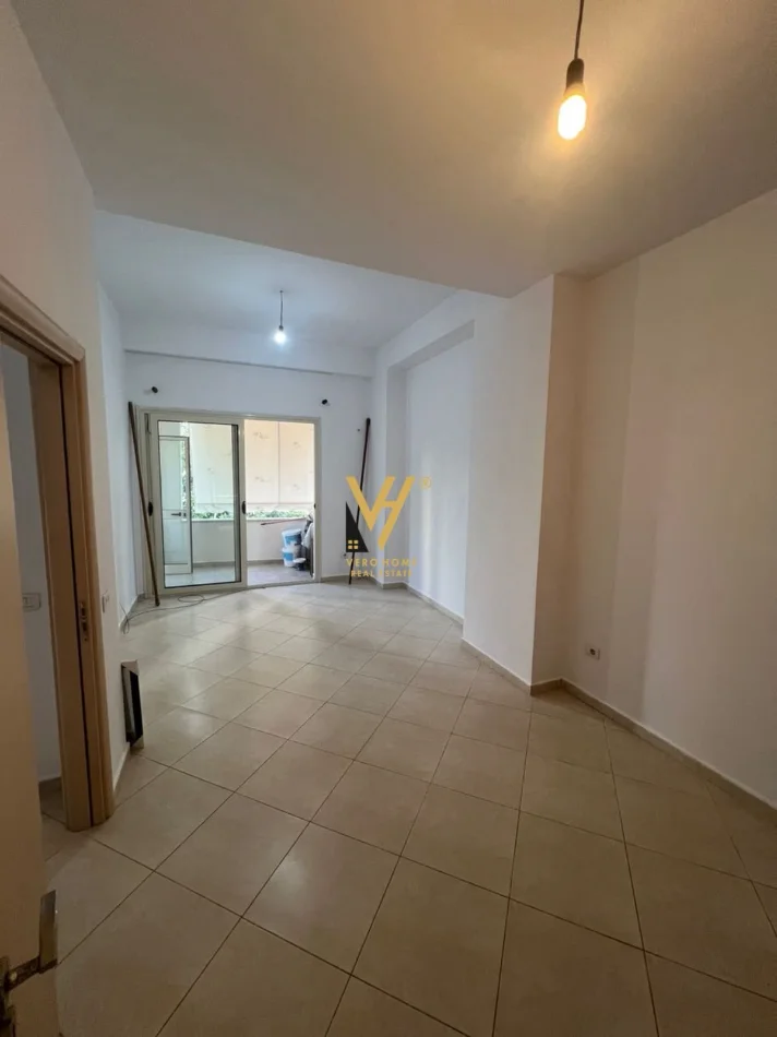Tirane, jepet me qera zyre Kati 2, 70 m² 420 € (UNAZA E RE)