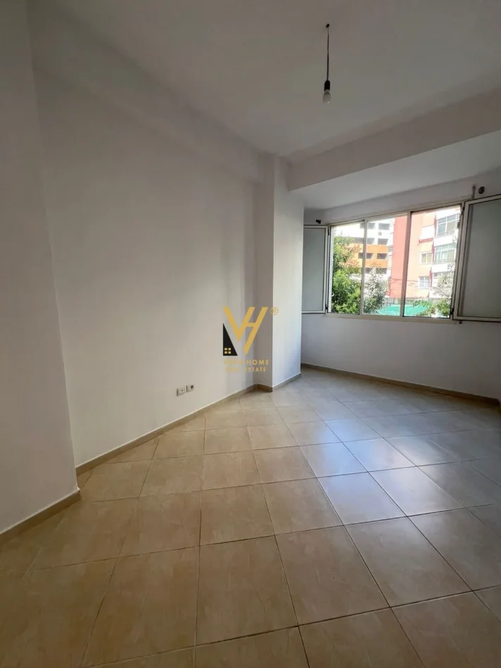 Tirane, jepet me qera zyre Kati 2, 70 m² 420 € (UNAZA E RE)