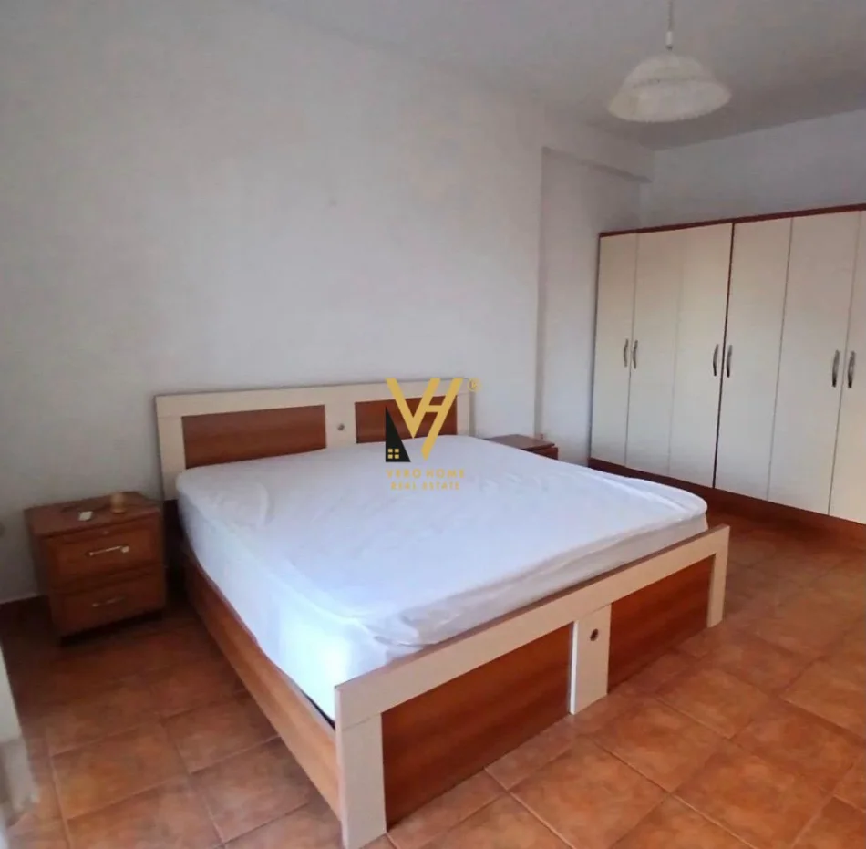 Tirane, jepet me qera apartament 1+1+Ballkon Kati 4, 67 m² 520 € (PAZARI I RI)