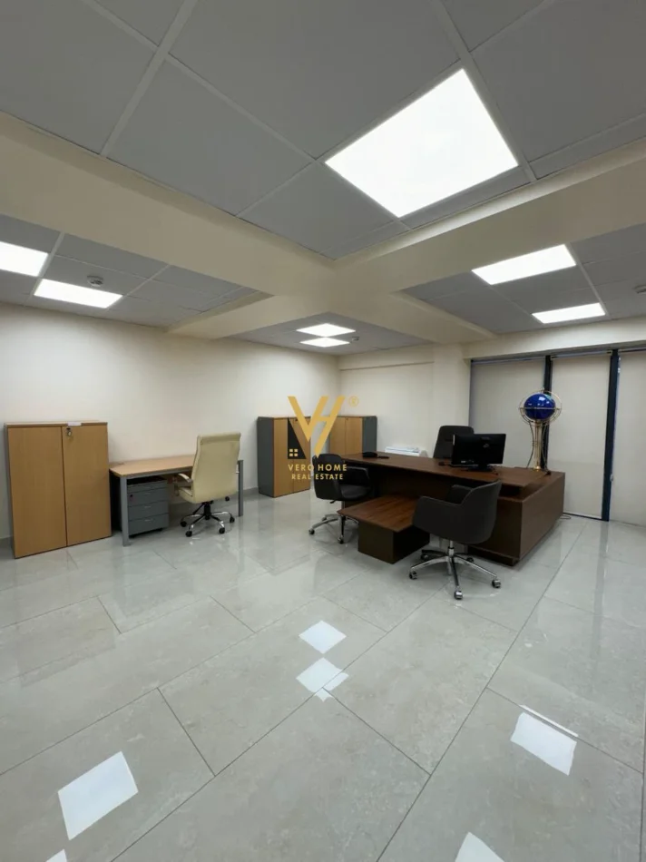 Tirane, jepet me qera zyre Kati 3, 150 m² 2.000 € (RRUGA E ELBASANIT)