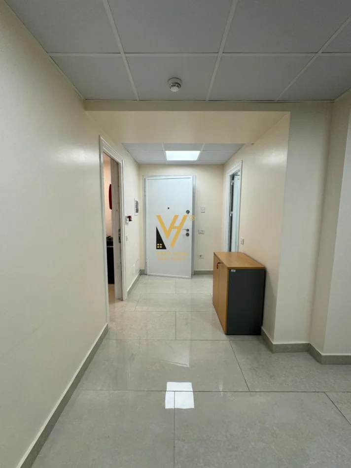 Tirane, jepet me qera zyre Kati 3, 150 m² 2.000 € (RRUGA E ELBASANIT)