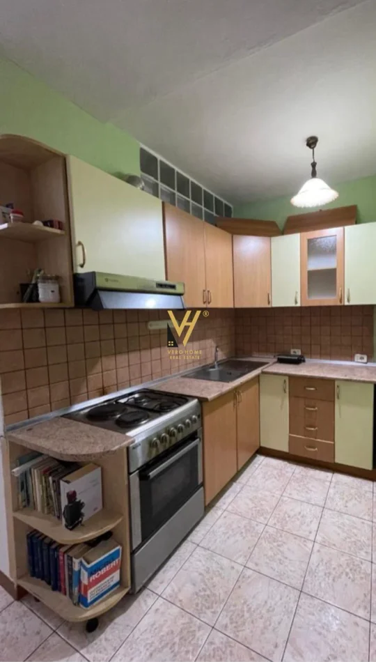 Tirane, jepet me qera apartament 1+1+Ballkon Kati 5, 50 m² 520 € (MYSLYM SHYRI)