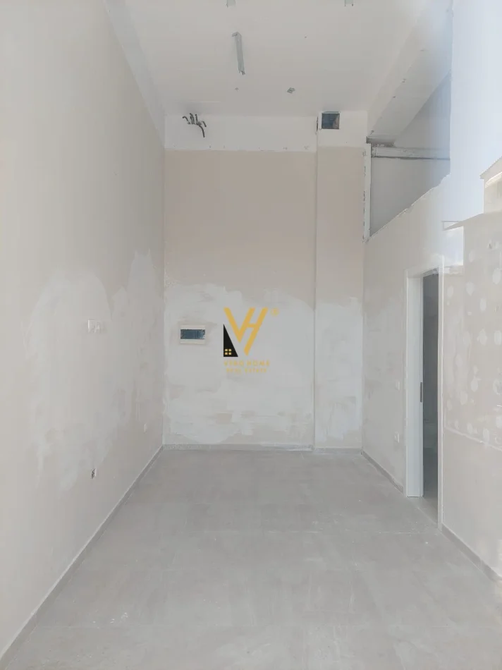 Tirane, jepet me qera dyqan Kati 0, 30 m² 320 € (SELITE)