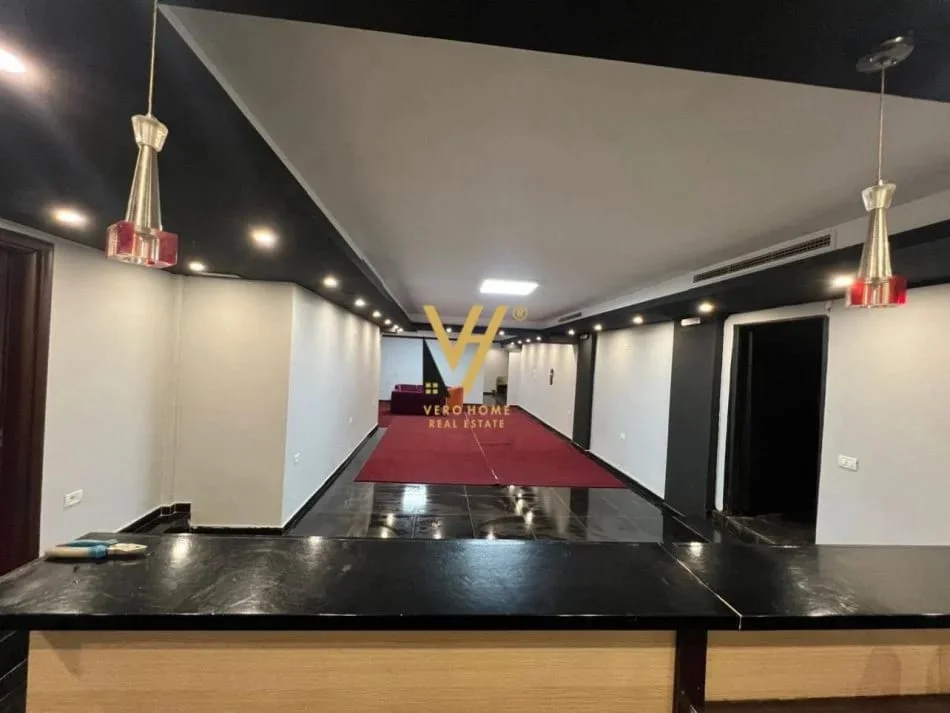 Tirane, jepet me qera ambjent biznesi Kati -1, 150 m² 820 € (5 MAJI)