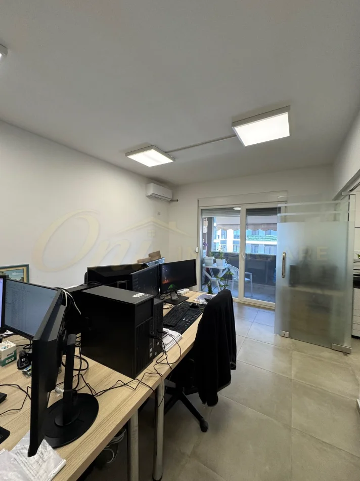 Tirane, jepet me qera zyre Kati 7, 70 m² 750 € (KOMUNA E PARISIT)