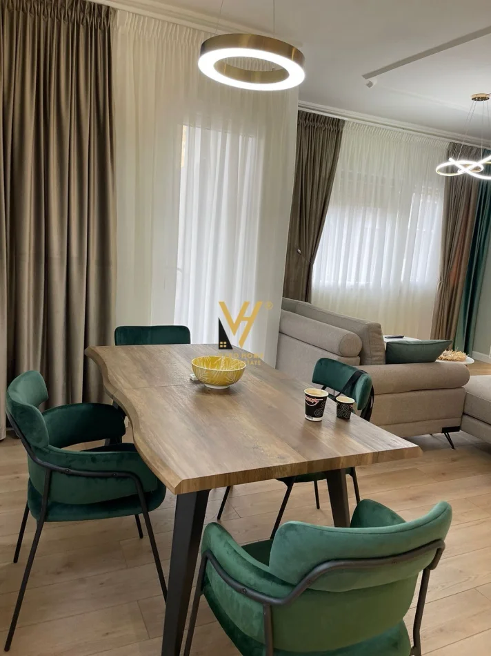 Tirane, jepet me qera apartament 2+1+Ballkon Kati 3, 110 m² 920 € (KRISTAL CENTER)