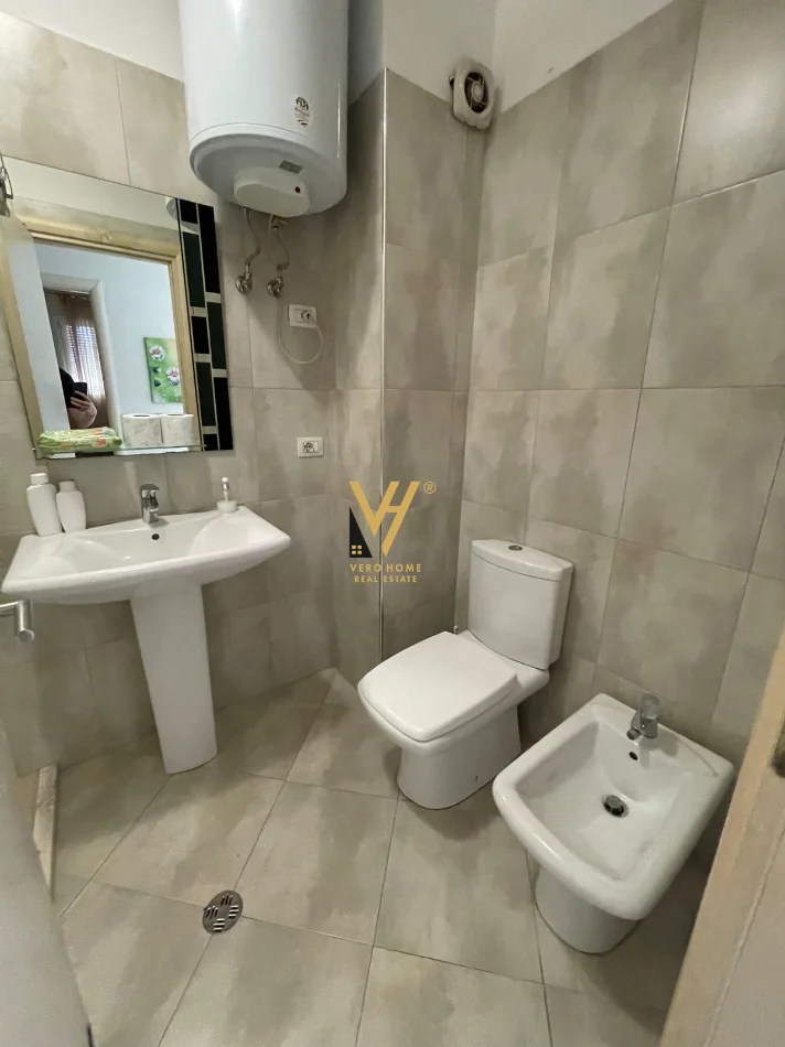 Tirane, jepet me qera apartament 2+1+Ballkon Kati 6, 80 m² 770 € (RRUGA E KAVAJES)