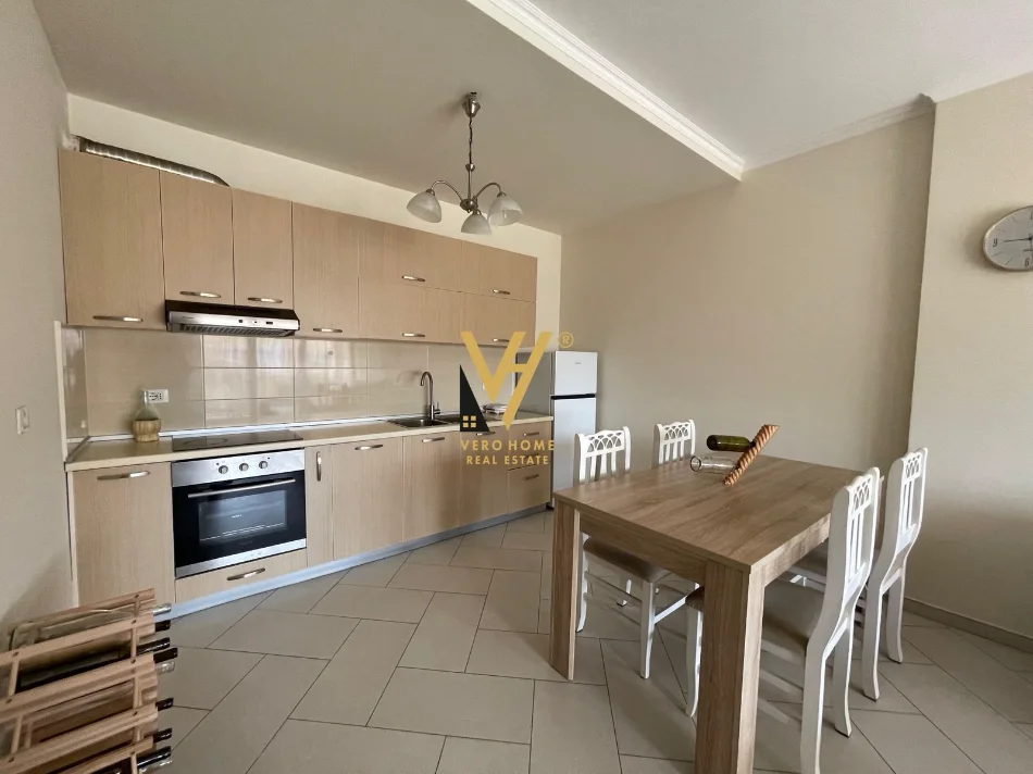 Tirane, jepet me qera apartament 2+1+Ballkon Kati 6, 80 m² 770 € (RRUGA E KAVAJES)