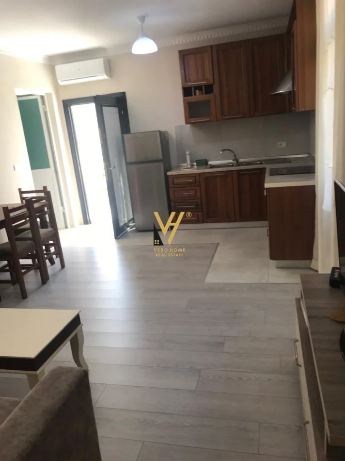 Tirane, jepet me qera apartament 1+1+Ballkon Kati 1, 70 m² 520 € (ALI DEMI)