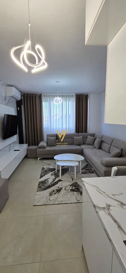 Tirane, jepet me qera apartament 1+1+Ballkon Kati 3, 57 m² 370 € (SHKOZE)