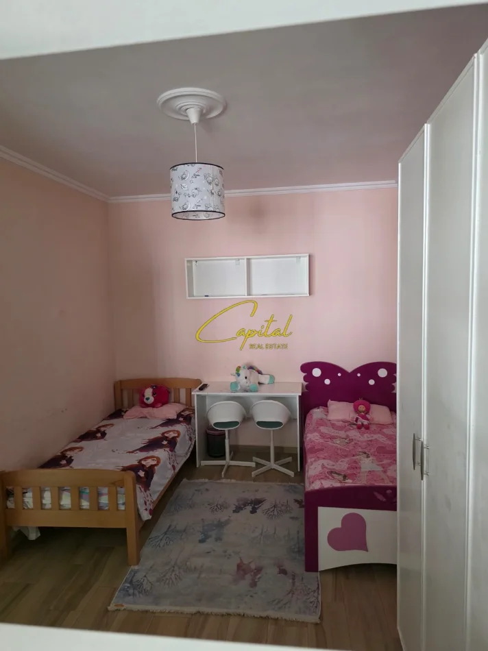 Tirane, jepet me qera apartament 2+1 Kati 2, 90 m² 650 € (ALI DEMI)