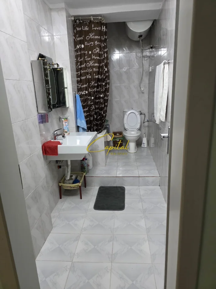 Tirane, jepet me qera apartament 2+1 Kati 2, 90 m² 650 € (ALI DEMI)
