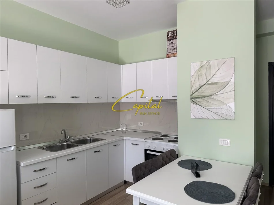 Tirane, jepet me qera apartament 1+1 Kati 3, 68 m² 700 € (QENDER)