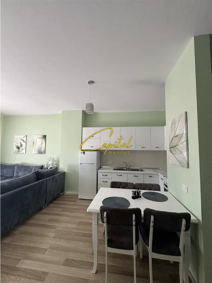 Tirane, jepet me qera apartament 1+1 Kati 3, 68 m² 700 € (QENDER)