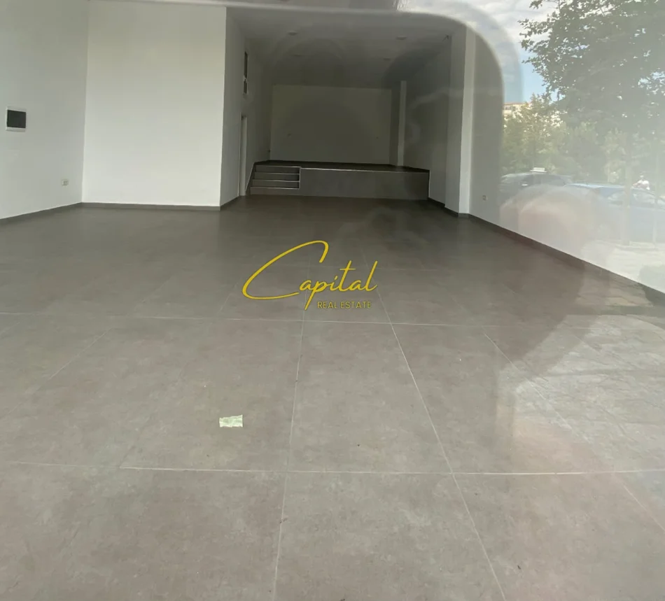 Tirane, jepet me qera dyqan Kati 0, 100 m² 2.000 € (BLV BAJRAM CURRI)