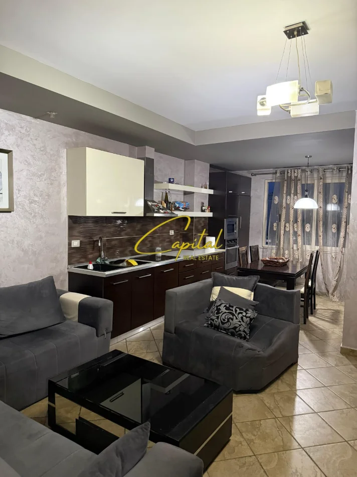 Tirane, jepet me qera apartament 2+1 Kati 5, 75 m² 600 € (21 DHJETORI)