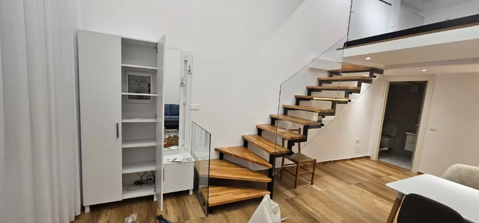 Tirane, jepet me qera apartament duplex 1+1 Kati 0, 500 € (KODRA E DIELLIT)