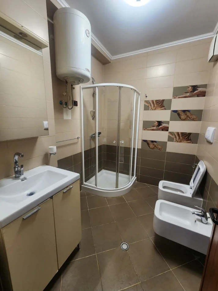 Tirane, shitet apartament 2+1+Ballkon Kati 1, 124 m² 350.000 € (Rruga e Kosovarve)