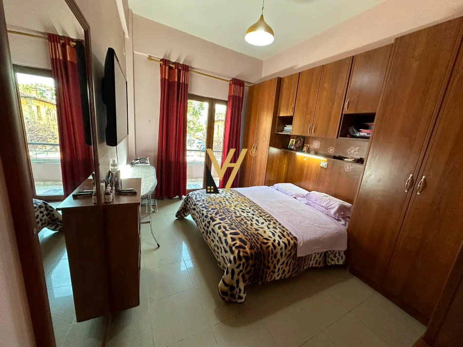 Tirane, jepet me qera ambjent biznesi Kati 2, 160 m² 2.850 € (RRUGA E KAVAJES)