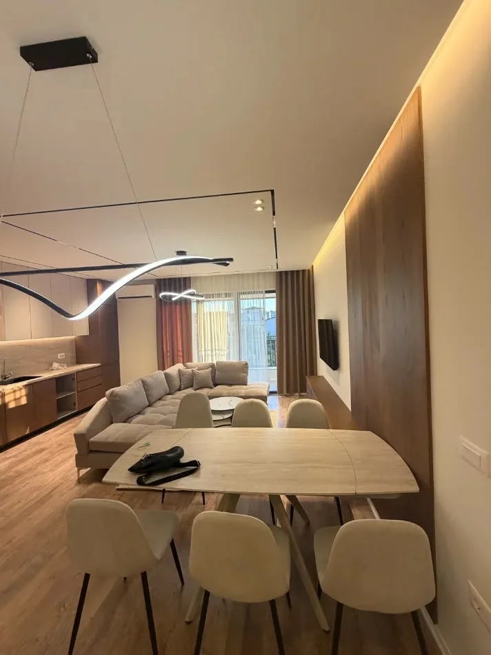 Tirane, jepet me qera apartament 3+1 Kati 5, 130 m² 1.100 € (BULEVARDI I RI)