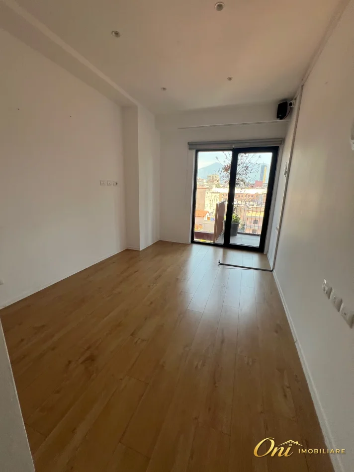 Tirane, jepet me qera zyre Kati 4, 120 m² 1000 € (RRUGA E KAVAJES)