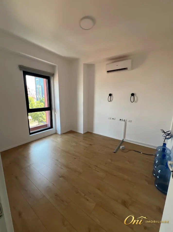 Tirane, jepet me qera zyre Kati 4, 120 m² 1000 € (RRUGA E KAVAJES)