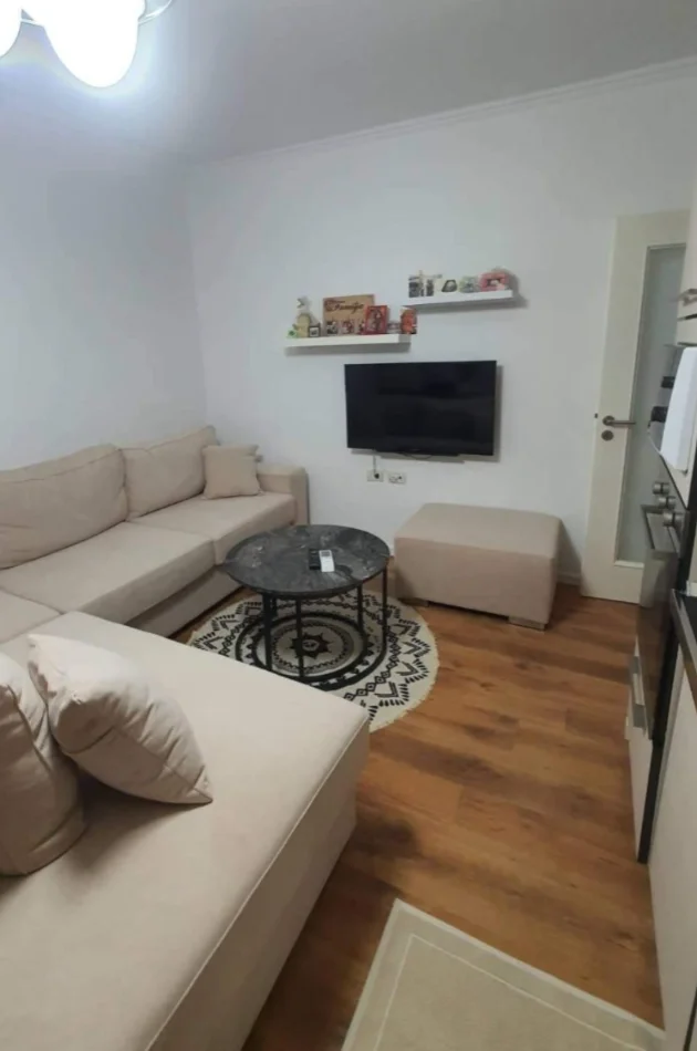 Tirane, jepet me qera apartament 2+1 Kati 2, 80 m² 500 € (OXHAKU)
