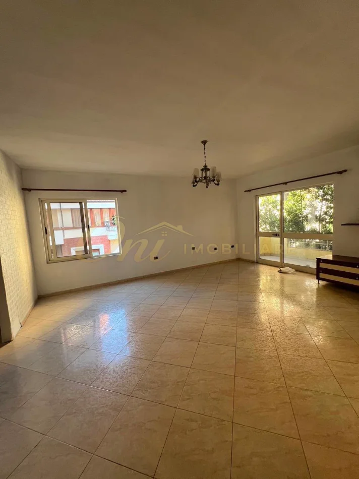 Tirane, jepet me qera zyre Kati 3, 160 m² 1.200 € (KOMUNA E PARISIT)