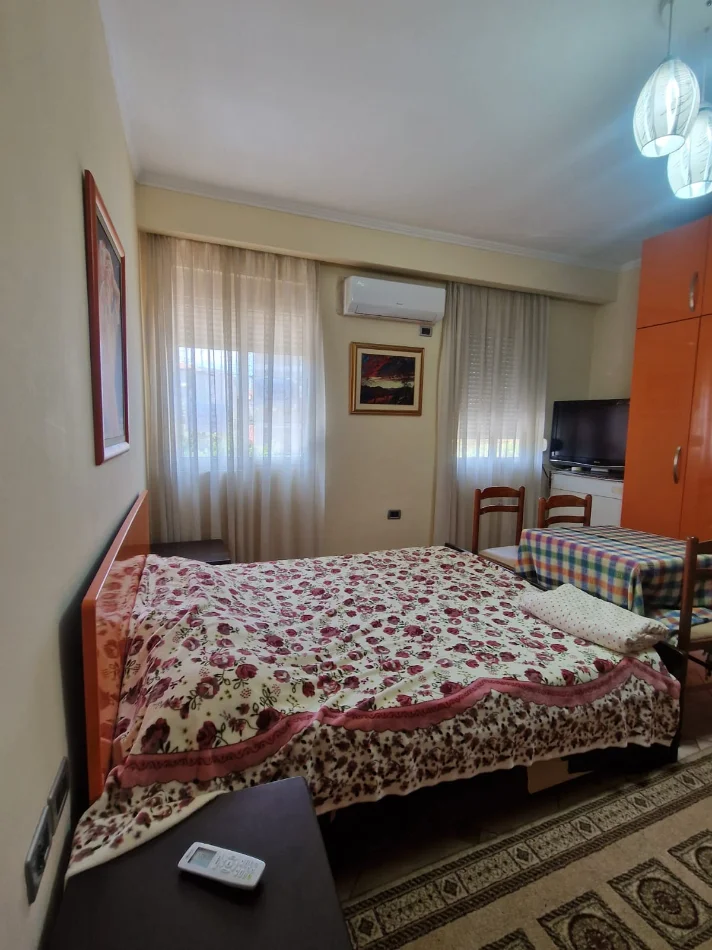 Tirane, jepet me qera garsonier 1+1 Kati 1, 35 m² 390 € (RRUGA E DURRESIT)