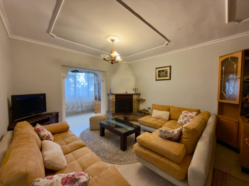 Tirane, jepet me qera apartament 2+1+Aneks Kati 3, 85 m² 550 € 