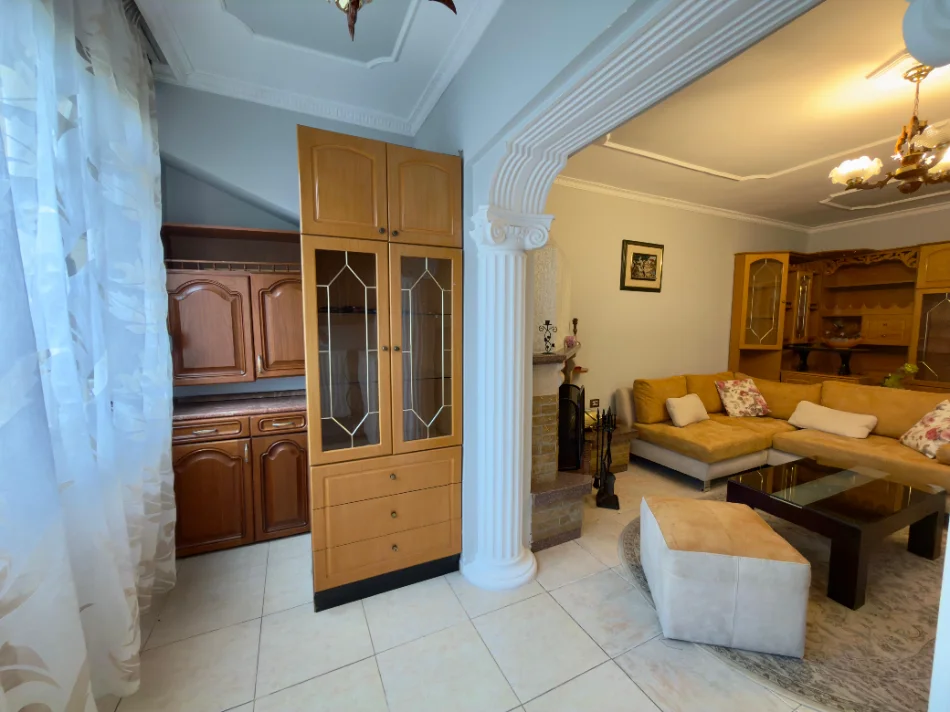 Tirane, jepet me qera apartament 2+1+Aneks Kati 3, 85 m² 550 € 