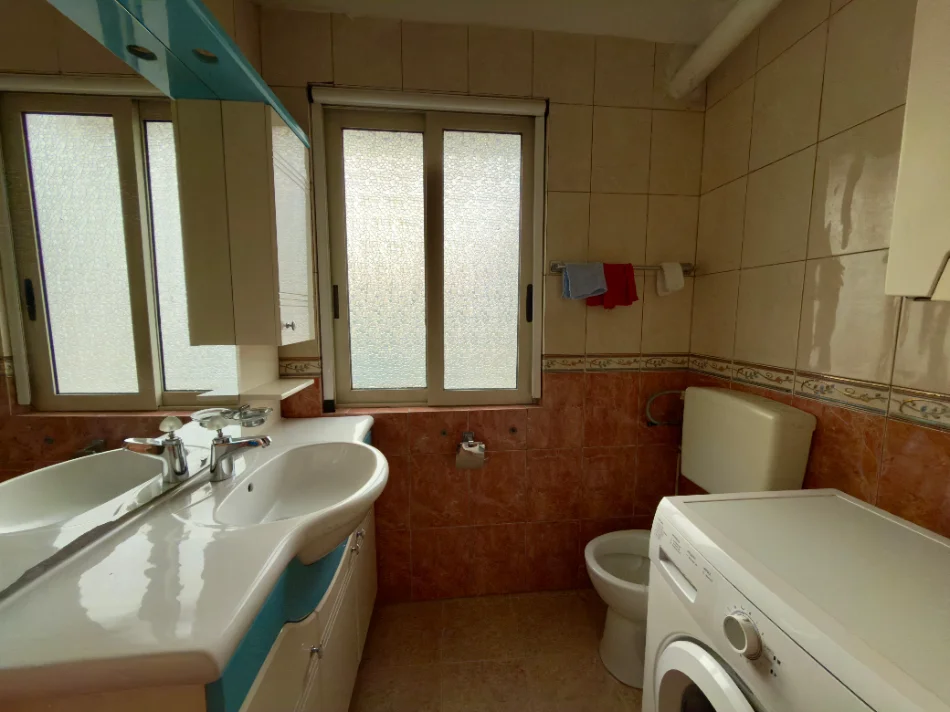 Tirane, jepet me qera apartament 2+1+Aneks Kati 3, 85 m² 550 € 