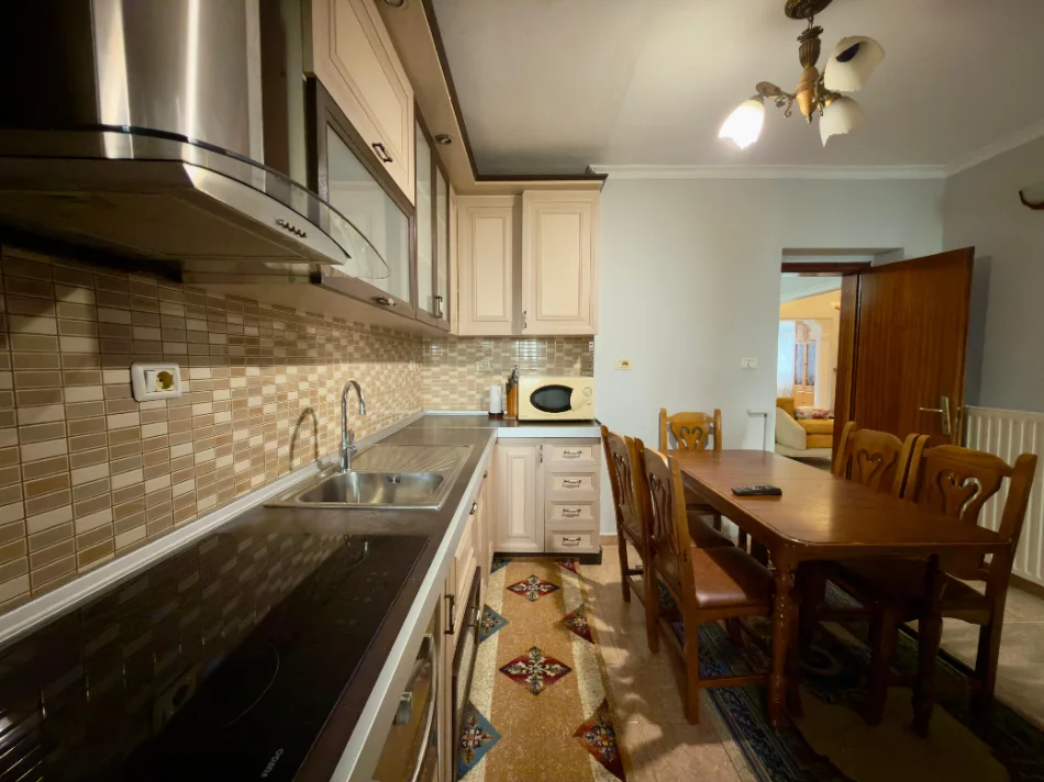 Tirane, jepet me qera apartament 2+1+Aneks Kati 3, 85 m² 550 € 