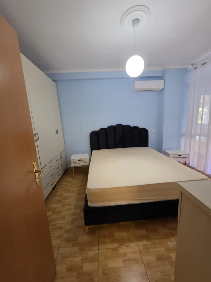 💥💥 Me Qira: 2+1 📍 Rruga e Barrikadave – Pranë Shkollës "Sami Frashëri" | 75 m² | 60.000 Lekë/Muaj (Pallat me ashensor)🔥