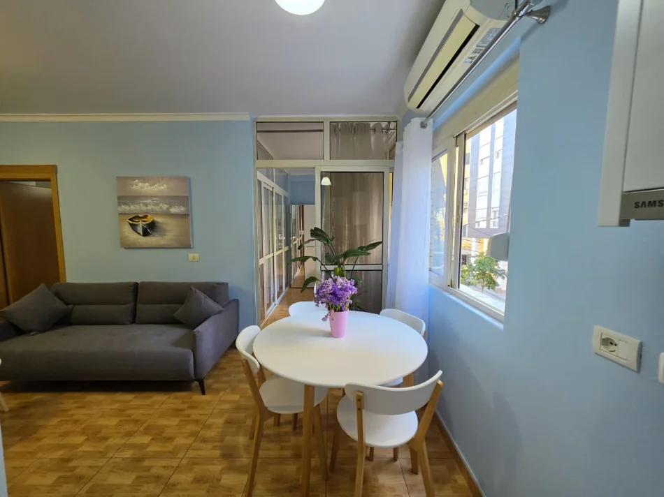 💥💥 Me Qira: 2+1 📍 Rruga e Barrikadave – Pranë Shkollës "Sami Frashëri" | 75 m² | 60.000 Lekë/Muaj (Pallat me ashensor)🔥